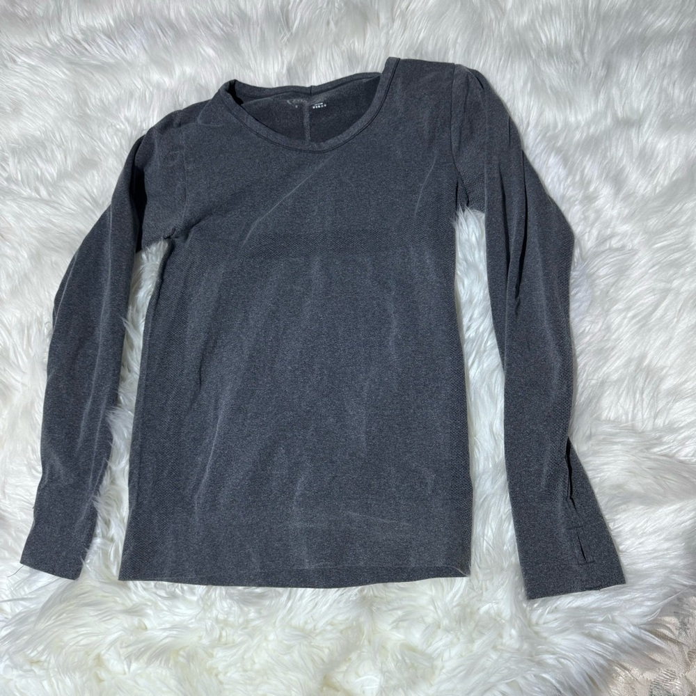 ⬇️$32 Zyia Active grey long sleeve top size S